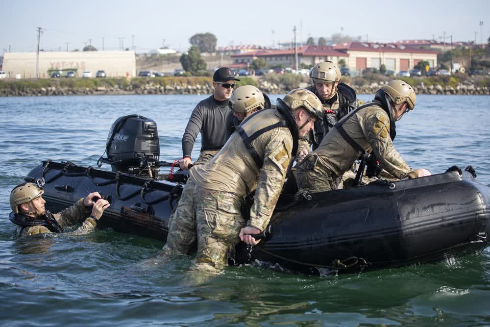 Marine Raider Support Group SOCS canine handler course